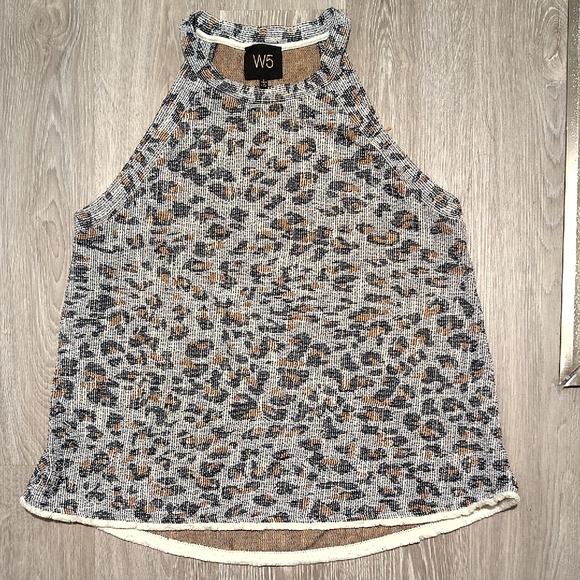 W5 Tops - W5 Women's Gray Leopard Print Top